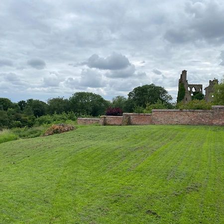Grooms Cottage By Sheriff Hutton Castle Near York Exterior photo