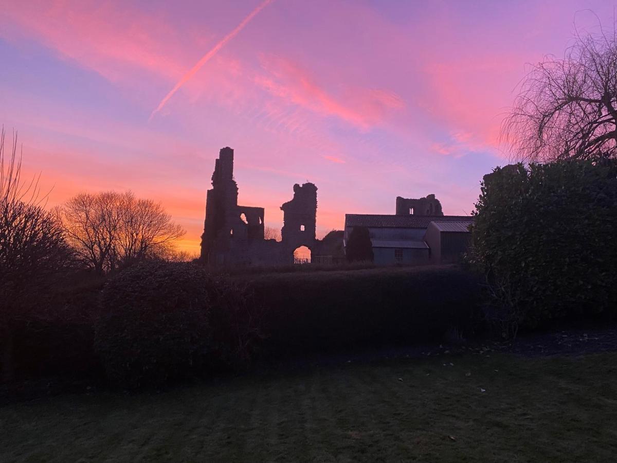 Grooms Cottage By Sheriff Hutton Castle Near York Exterior photo