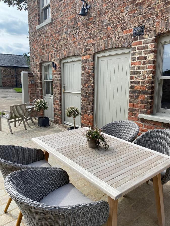 Grooms Cottage By Sheriff Hutton Castle Near York Exterior photo