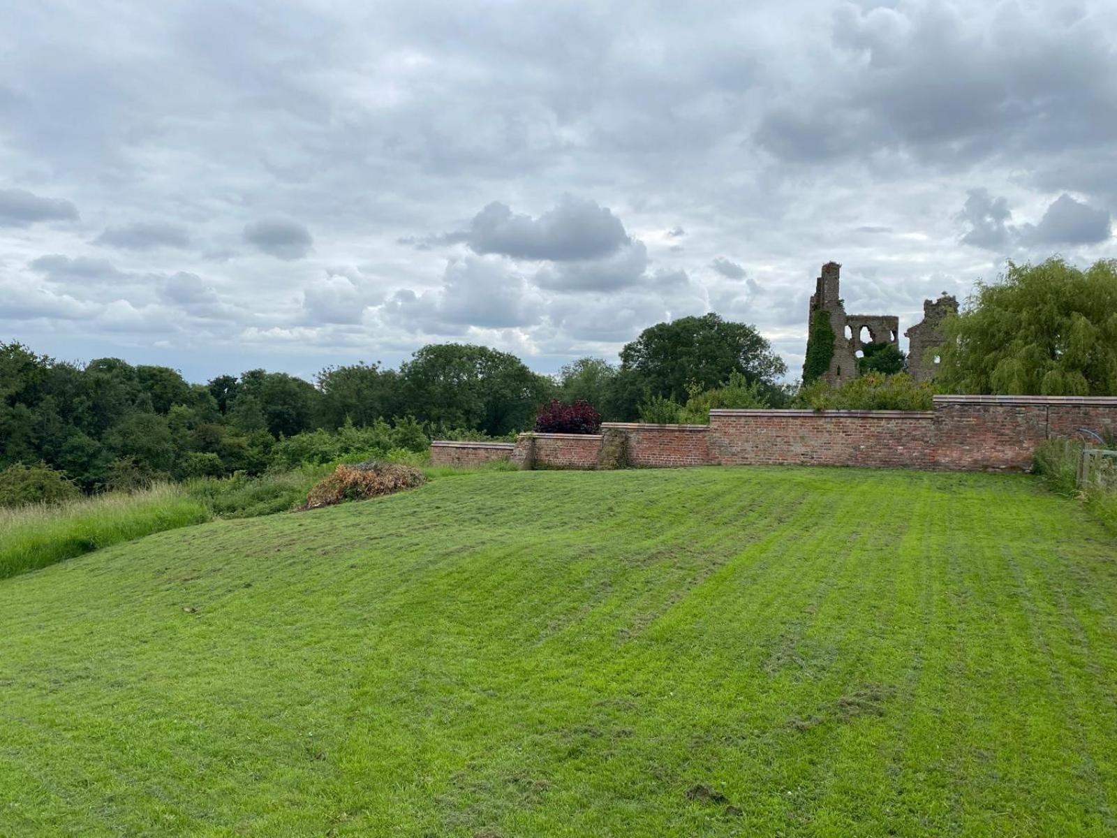 Grooms Cottage By Sheriff Hutton Castle Near York Exterior photo